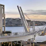 Seafront Luxury Incl Pool Apartamento Sliema