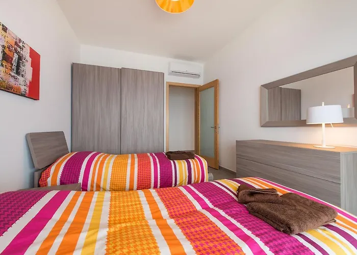 Апартаменты Seafront Luxury Incl Pool Слима