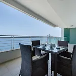 Seafront Luxury Incl Pool