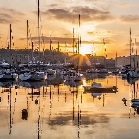 דירה Seafront Luxury Incl Pool *