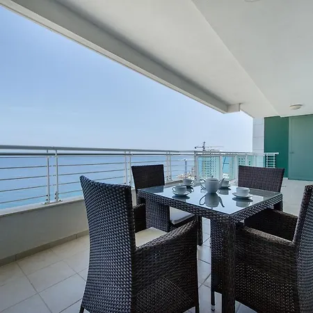 Seafront Luxury Incl Pool