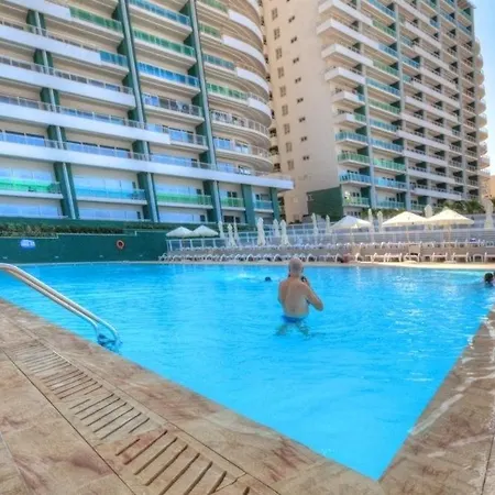 Seafront Luxury Incl Pool شقة *