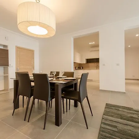 Seafront Luxury Incl Pool Apartament