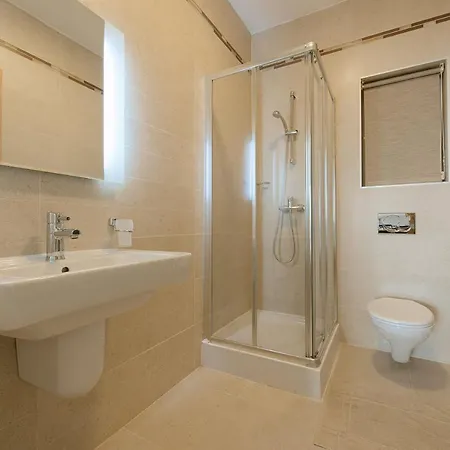Seafront Luxury Incl Pool Apartament
